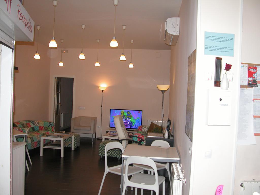 Hostal Goyal Pizarro Madrid Exteriér fotografie